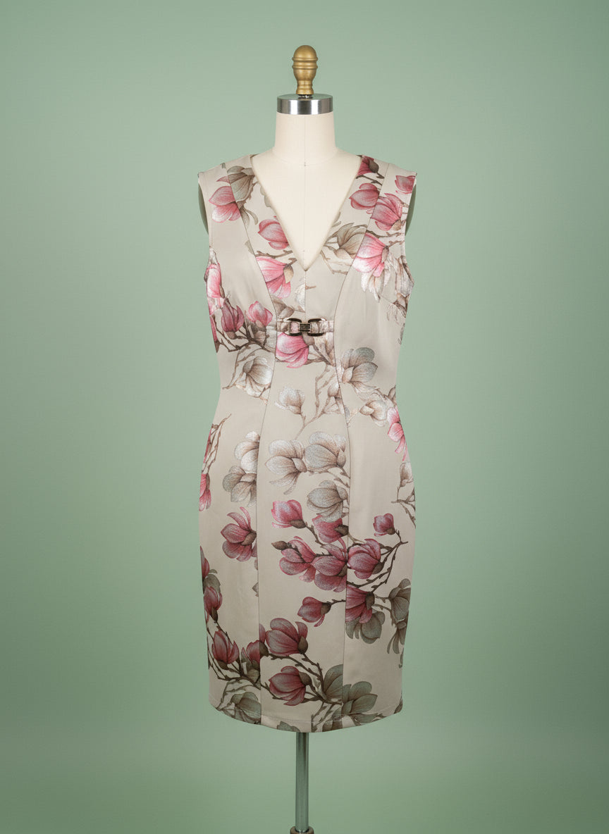 Chic Floral Dress by Focus Studio Perfect for Any Occasion Second Hand