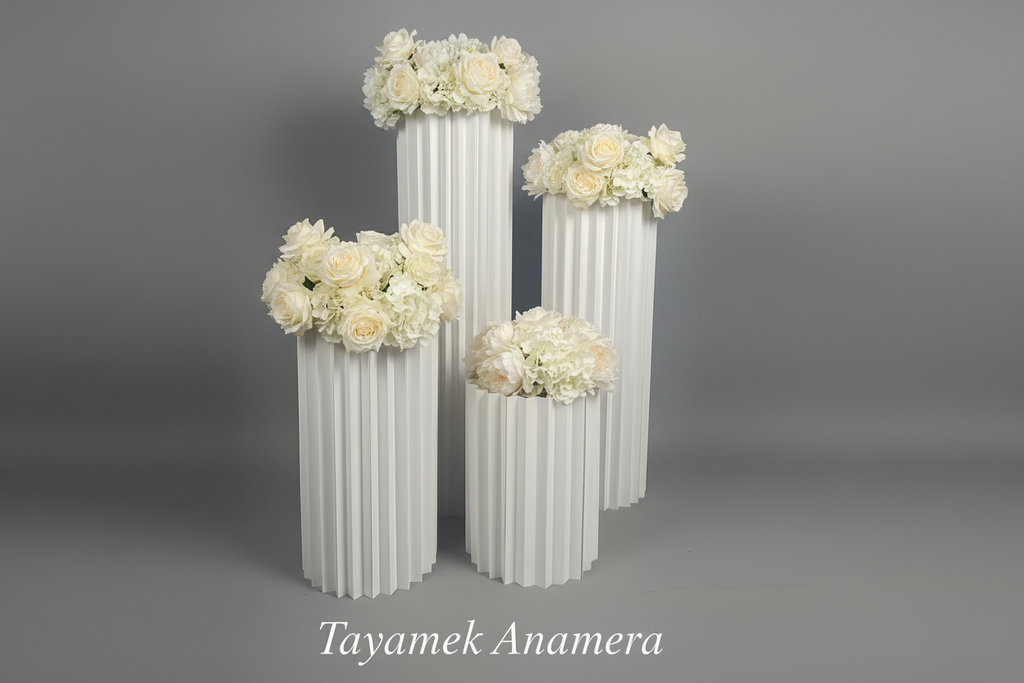 Colonnes blanches angle fond blanc