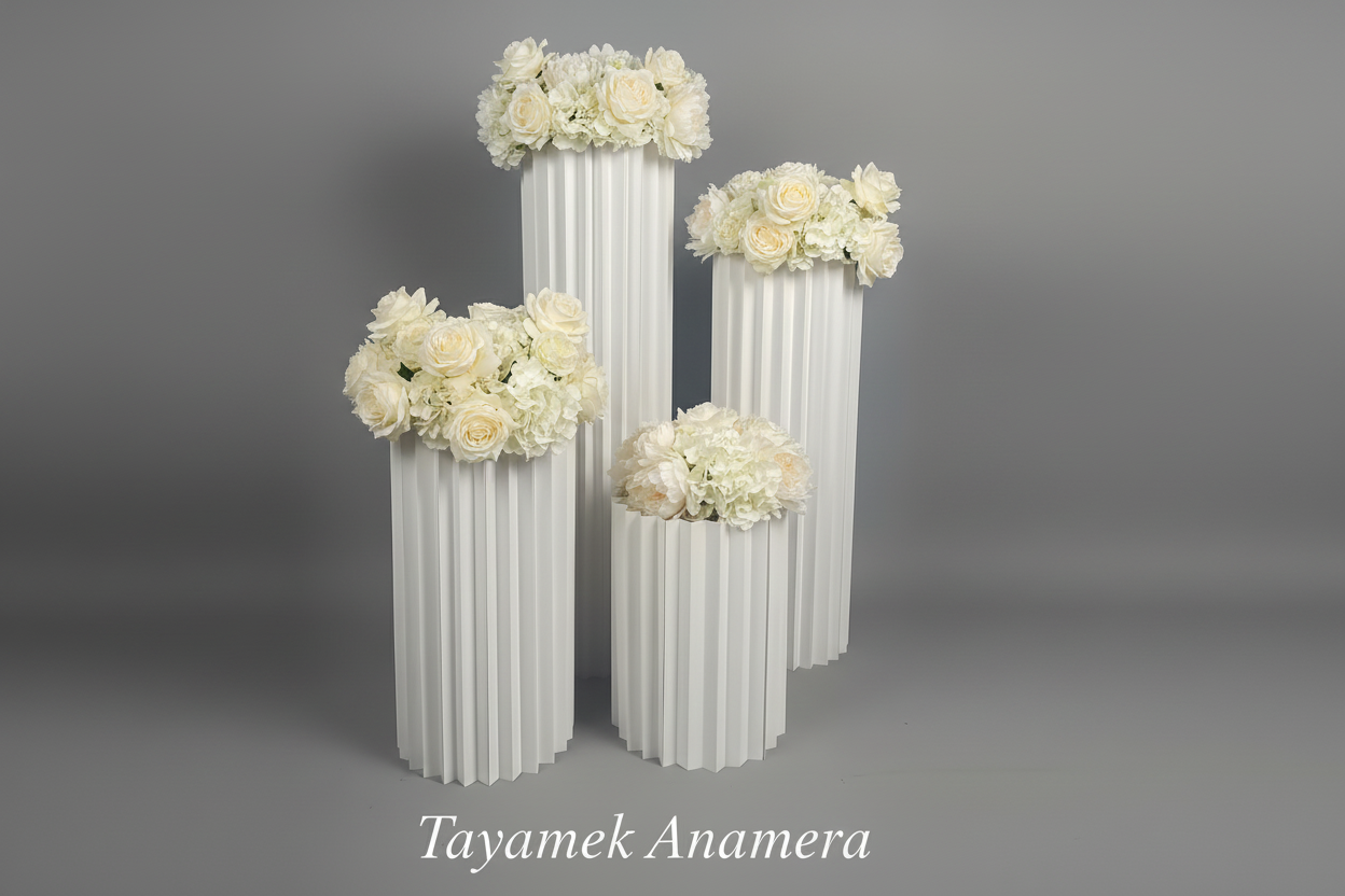 Colonnes blanches angle fond blanc